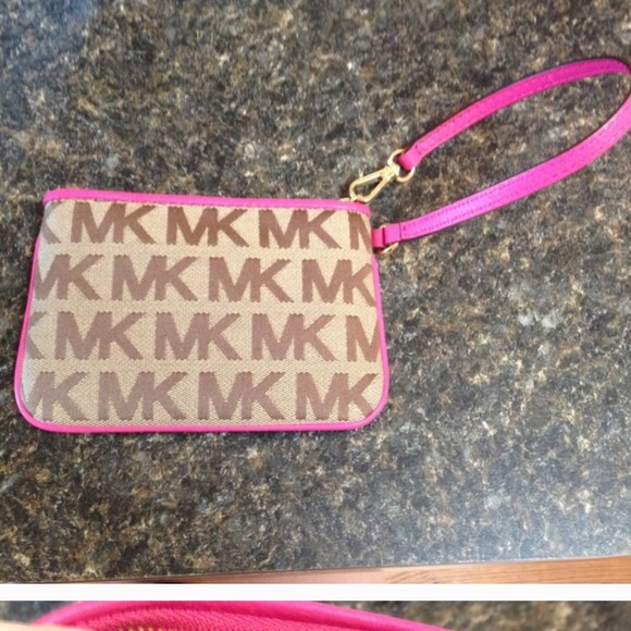 • Final Price • Michael Kors Wristlet - Picture 3 of 3