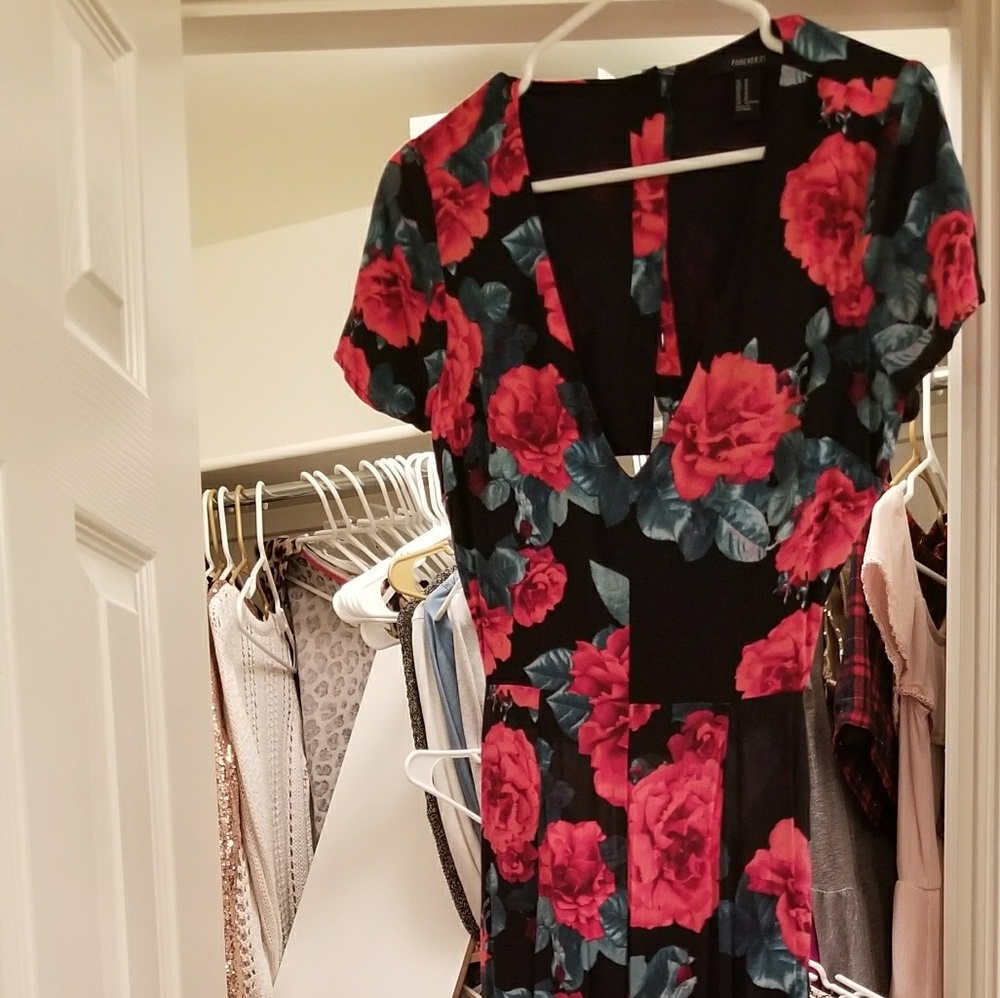 Did black floral romper - Picture 2 of 2