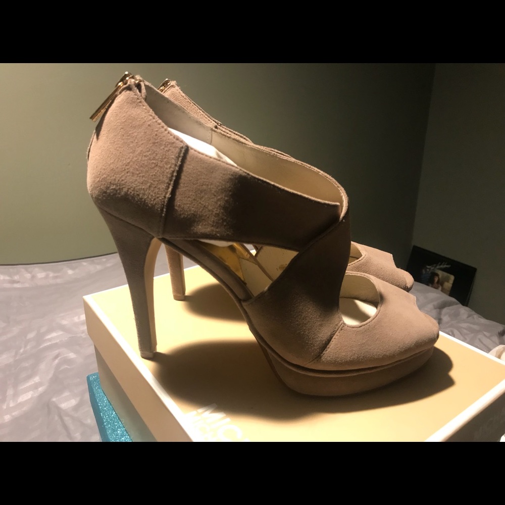 Michael Kors Tan Pump