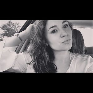 Meet your Posher, Cierra