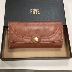 Frye Campus Large saddle wallet
