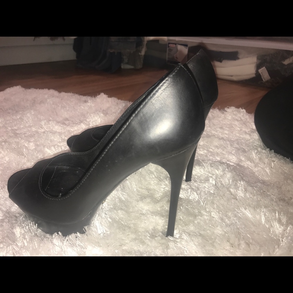 Burberry Heels - Picture 3 of 4