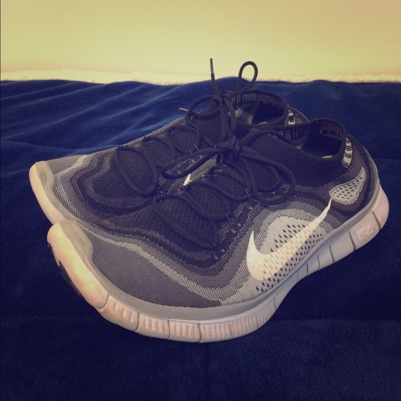 Nike Other - Nike flyknit free runs size 13