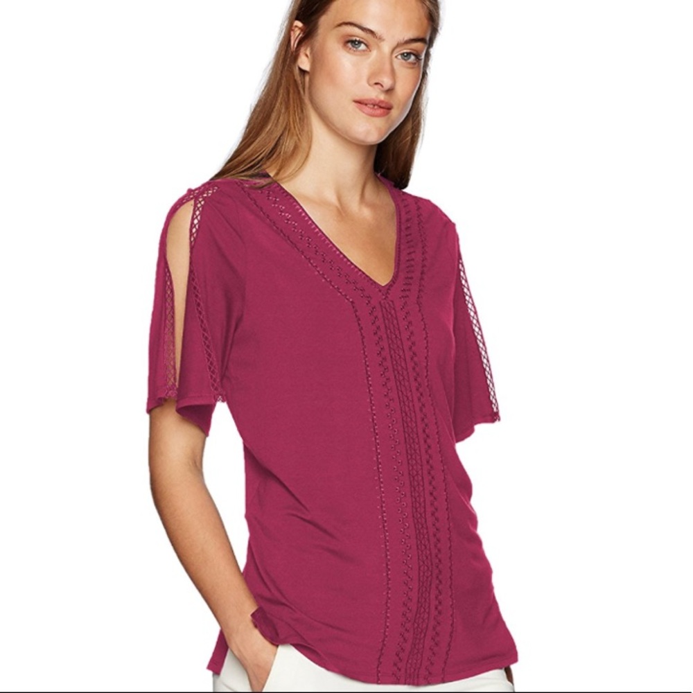 ✨HP✨ Adrianna Papell Embroidered V-Neck Top