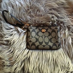 Coach wristlet wallet