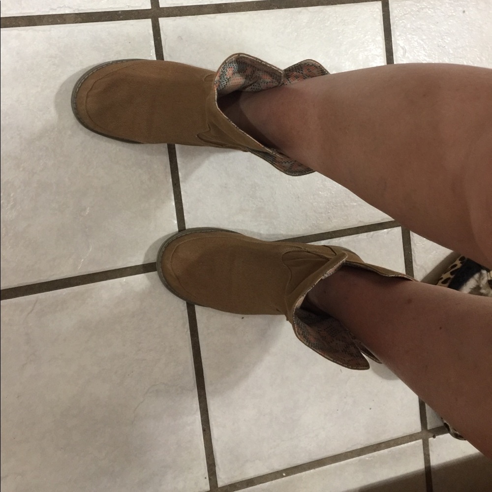 👢Very Cute Sanuk Tan Cloth Boots🍂