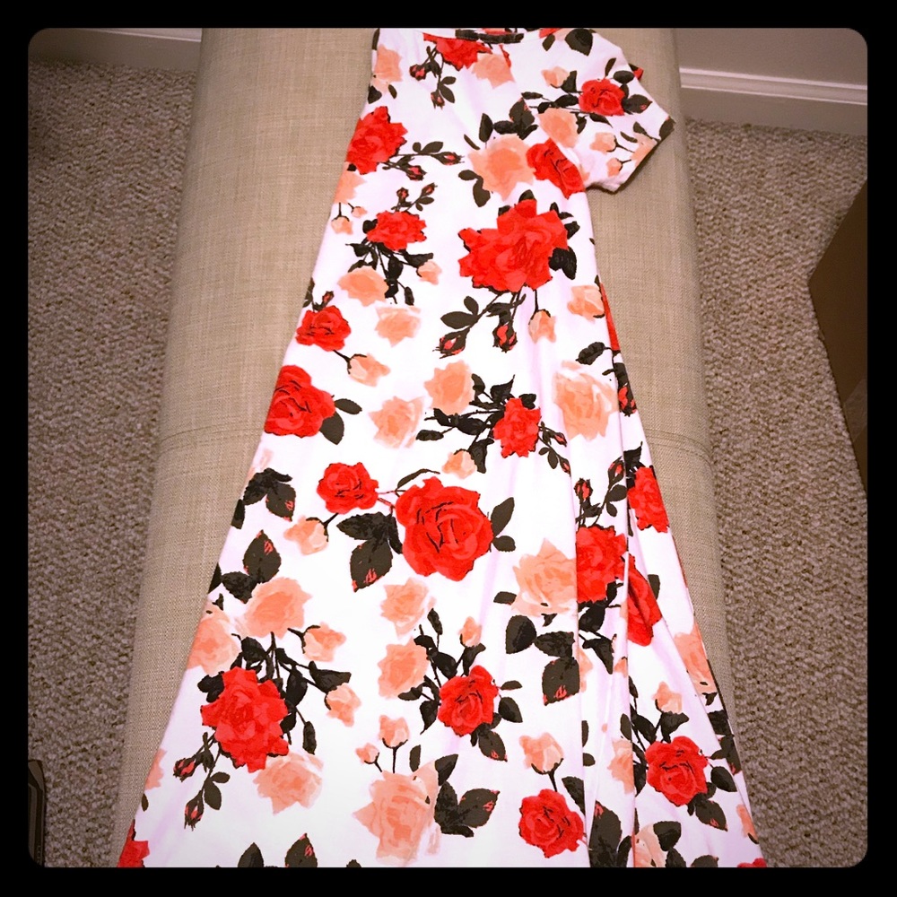 Beautiful and comfortable maternity dress
