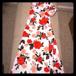 Beautiful and comfortable maternity dress