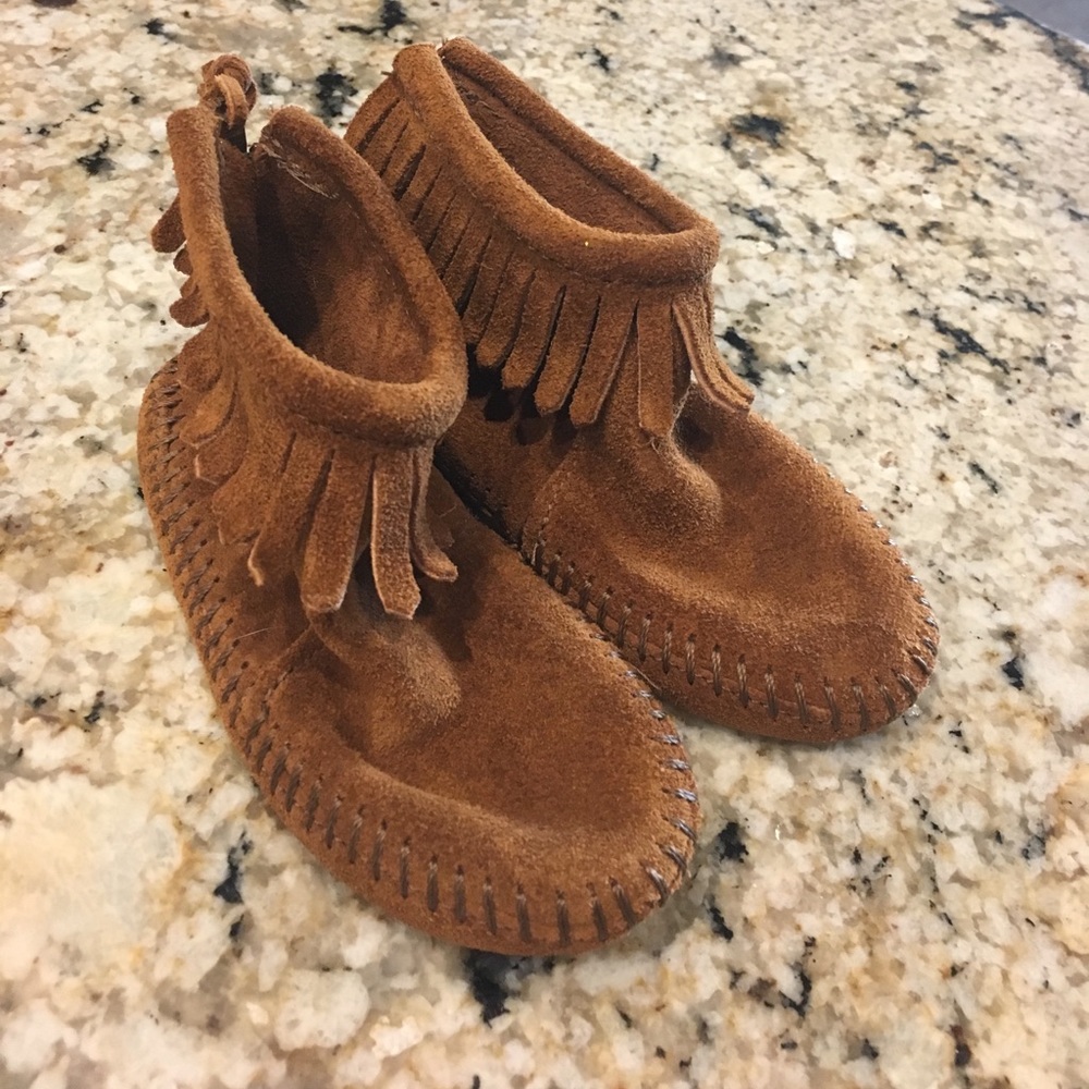 Minnetonka Toddler boots Size 7