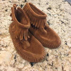 Minnetonka Toddler boots Size 7