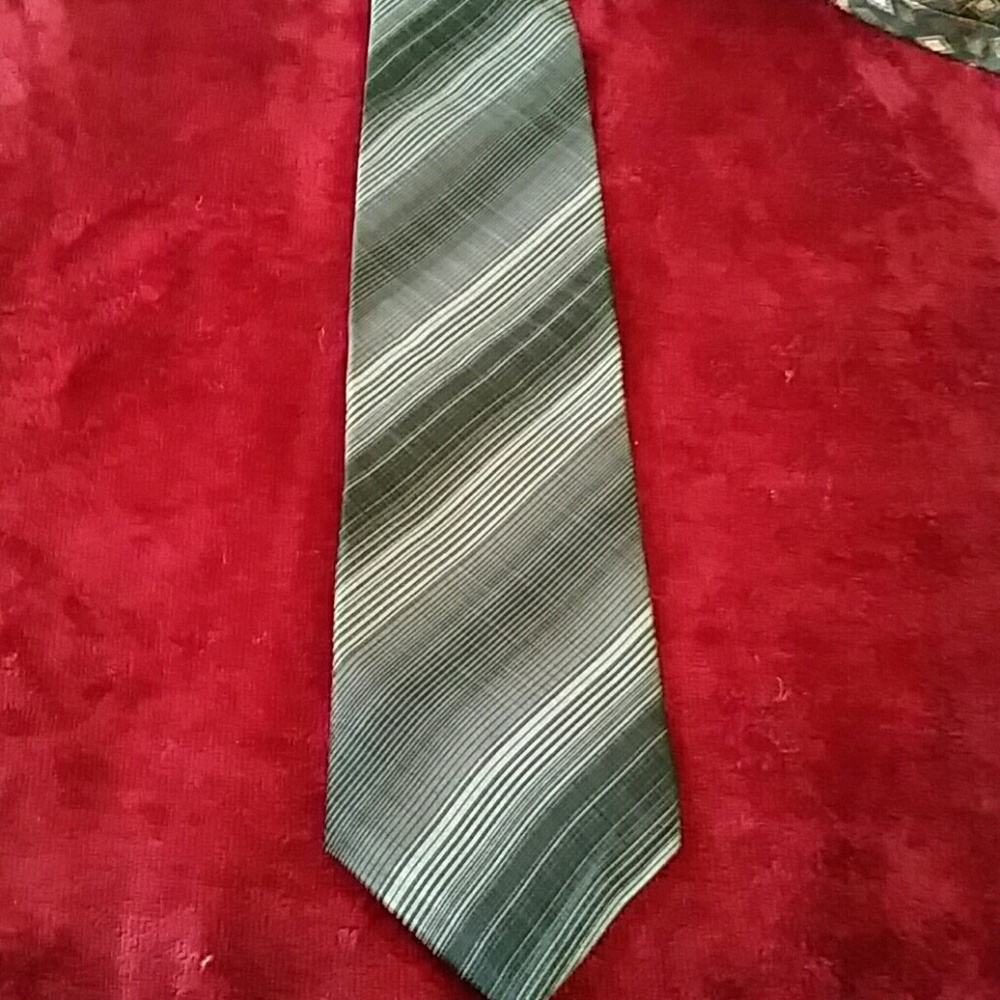 Perry Ellis Portfolio - Picture 3 of 3