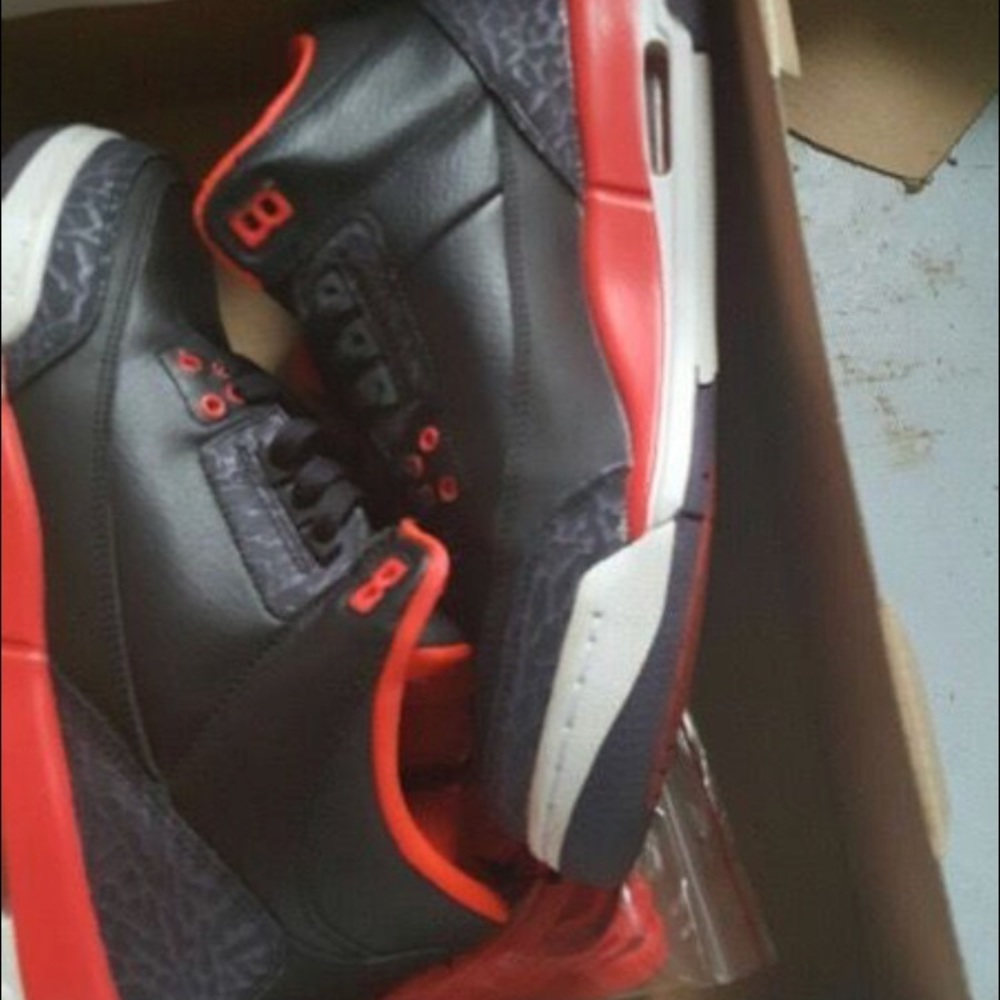 Jordan crimson 3’s