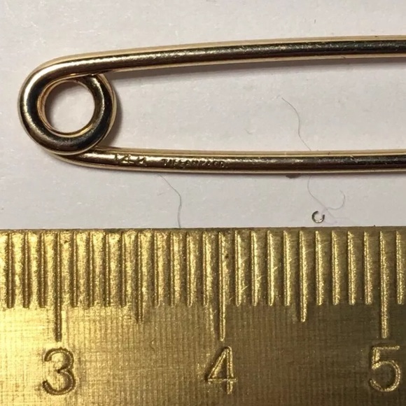 Tiffany&Co. 14k Yellow Gold Baby Diaper Pin Broach - Picture 4 of 4