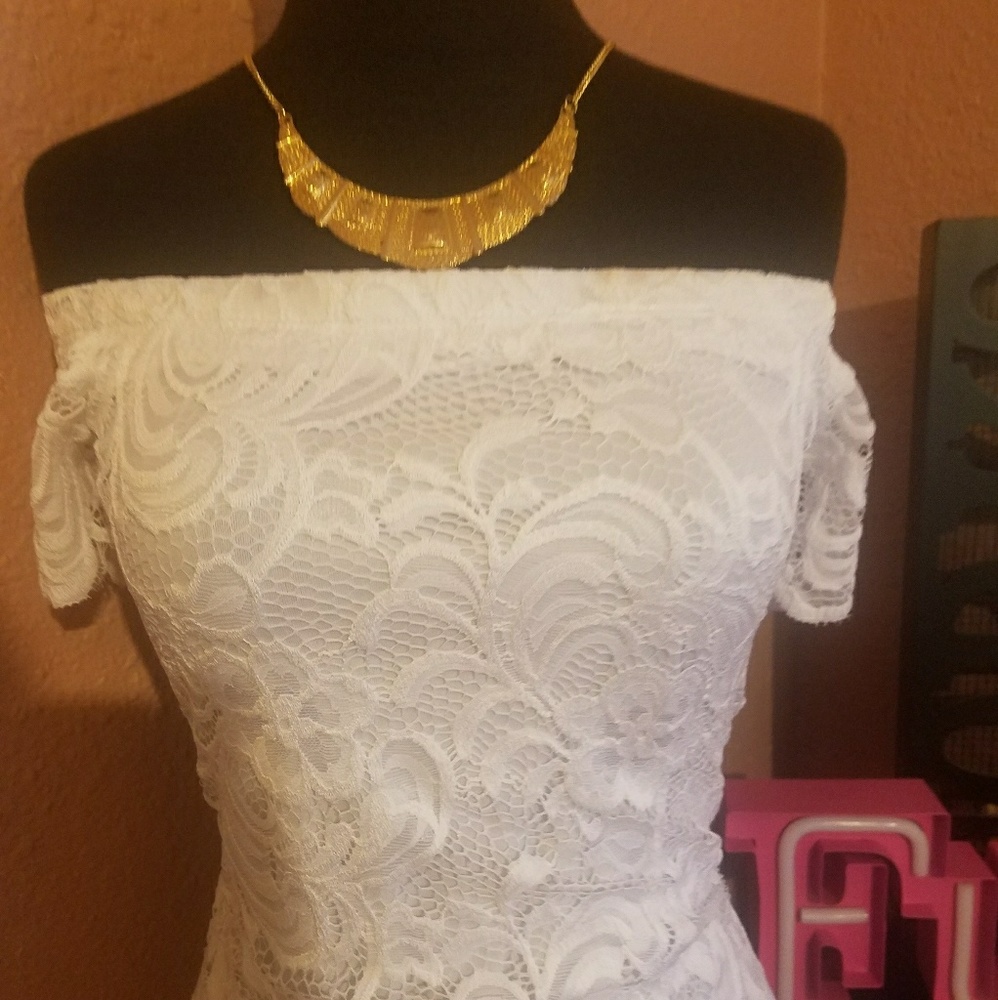 White off shoulder dress **SOLD** - Picture 2 of 3