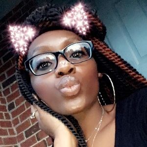 Meet your Posher, Alexia