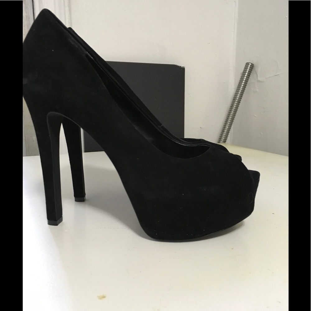 Pre own black  Jessica Simpson heels