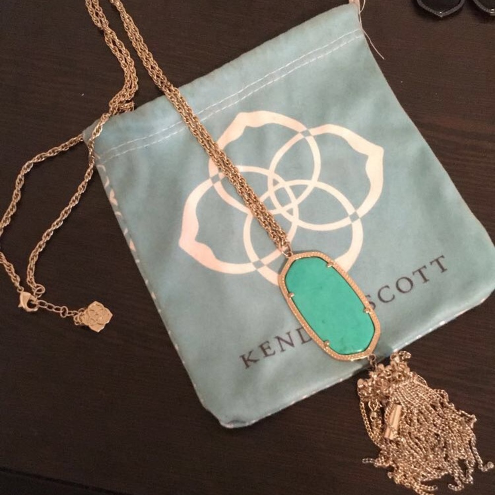 Kendra Scott necklace