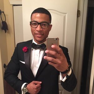 Meet your Posher, Derrick