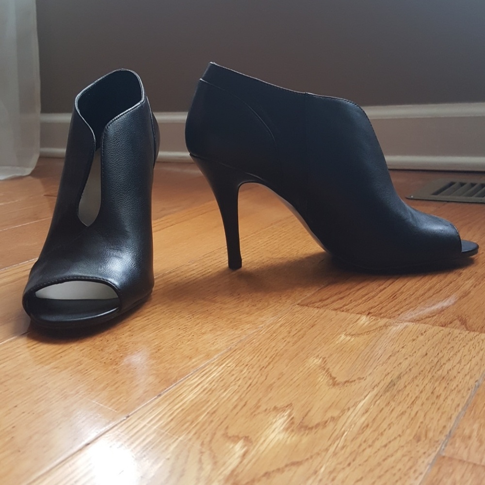 Nine west ankle peep toe booties