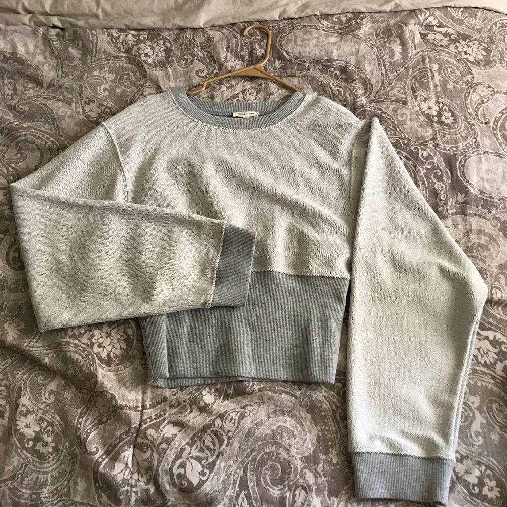 Sweater semi crop top