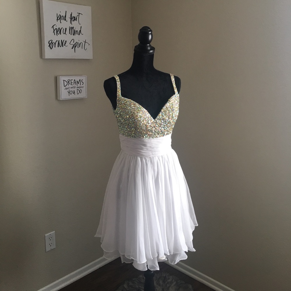 La Femme Homecoming Jeweled Dress Size 4