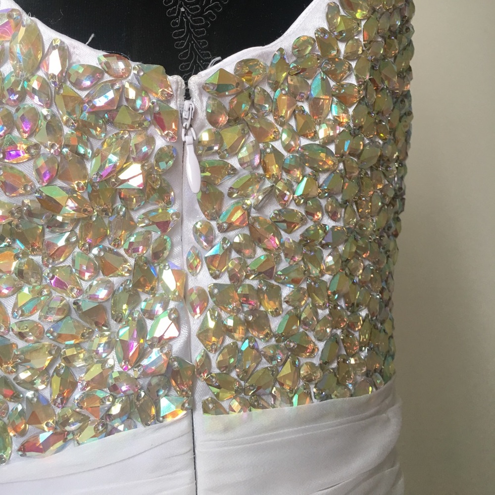 La Femme Homecoming Jeweled Dress Size 4 - Picture 4 of 8