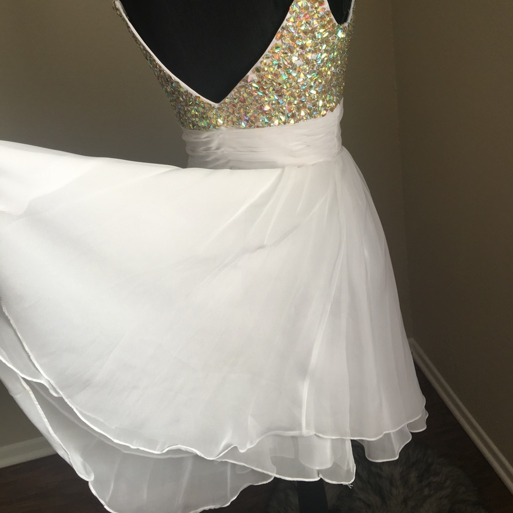 La Femme Homecoming Jeweled Dress Size 4 - Picture 6 of 8