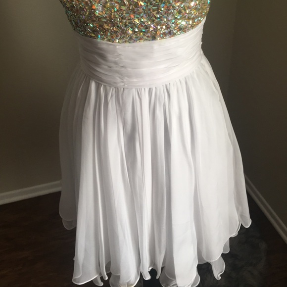 La Femme Homecoming Jeweled Dress Size 4 - Picture 3 of 8