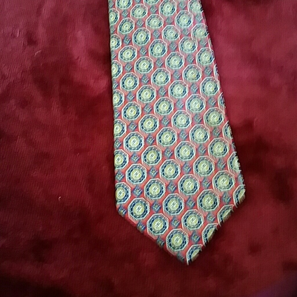 Brooks Brothers Makers View 3