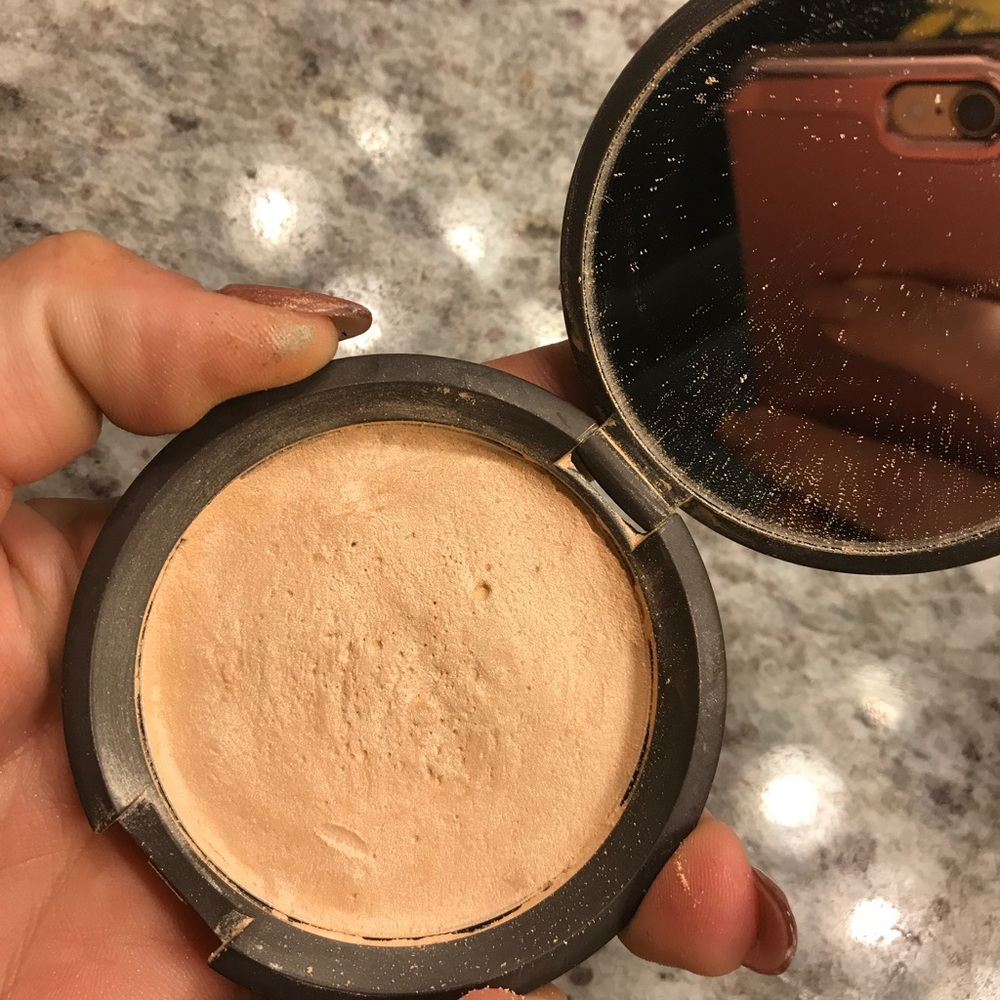 Becca shimmering skin perfector in Moonstone