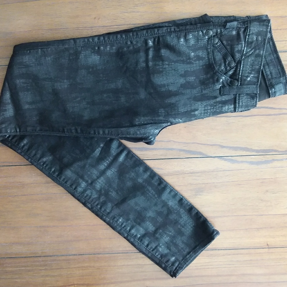 Rock & Republic black snake skin style skinny jean