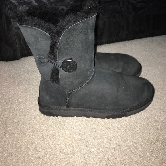 Women’s Bailey Button UGGS - Picture 3 of 4