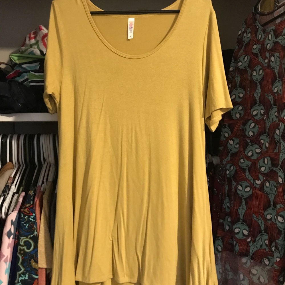 Lularoe medium mustard yellow Perfect Tee