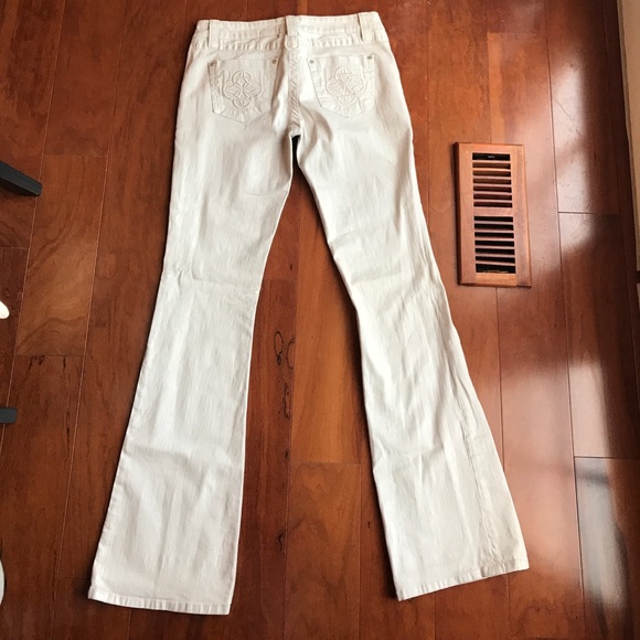 NWOT BEBE KAYLA CHAINED EMBROIDERED JEAN. Size 30 - Picture 6 of 7