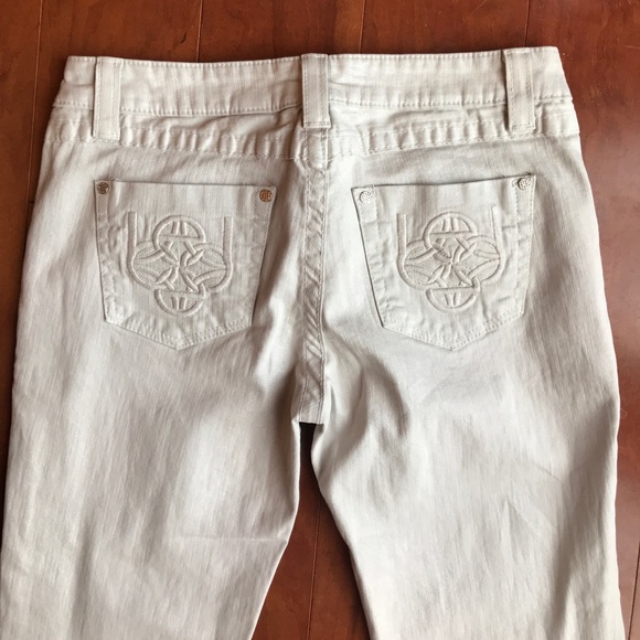 NWOT BEBE KAYLA CHAINED EMBROIDERED JEAN. Size 30 - Picture 7 of 7