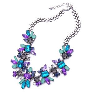 //Kiss me// Crystal flower statement necklace