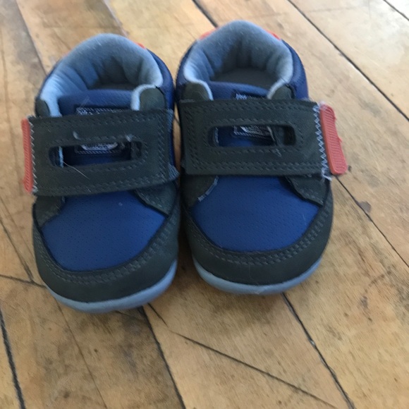 Size 4 Carters Shoes - Picture 1 of 5