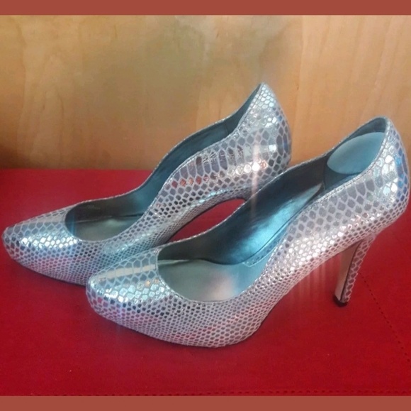 White House Black Market Shoes - 🔥Price is Firm🔥WHBM Silver Snakeskin Pumps
