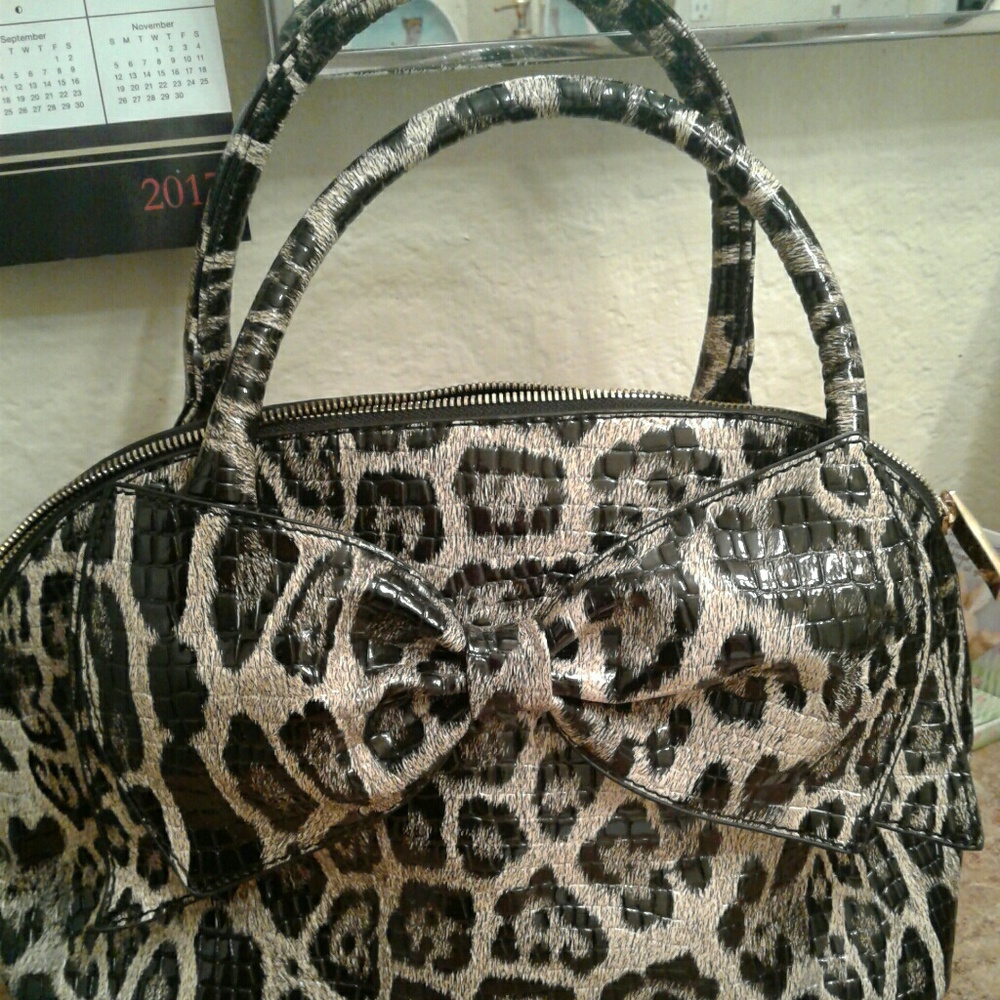 Leopard bow purse