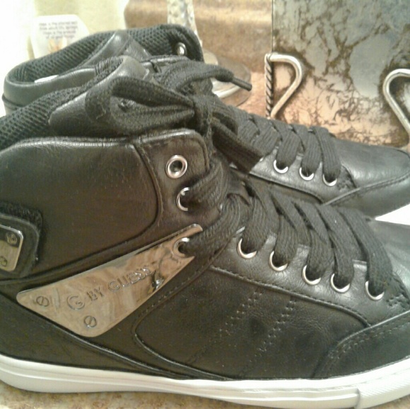 Guess shoes size 6 1/2 - Picture 2 of 2