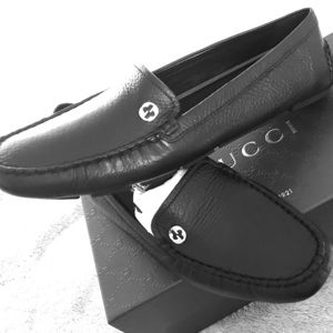 Woman's size 39 1/2 authentic Black Gucci loafer