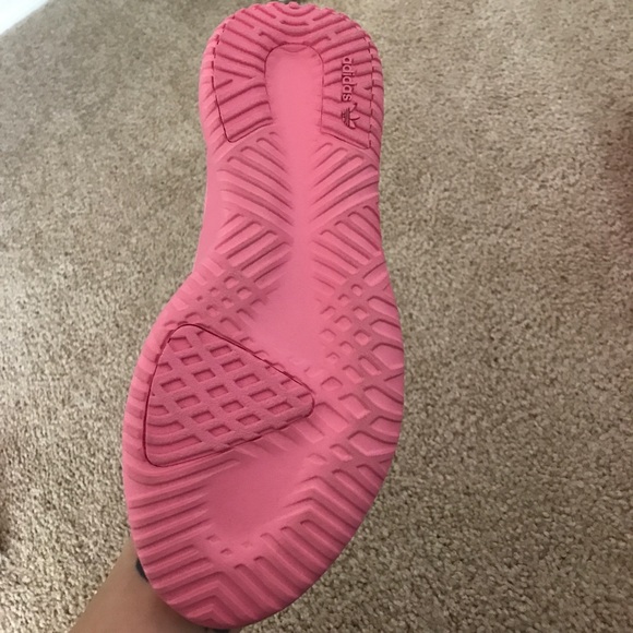 Adidas shoes - Picture 3 of 3