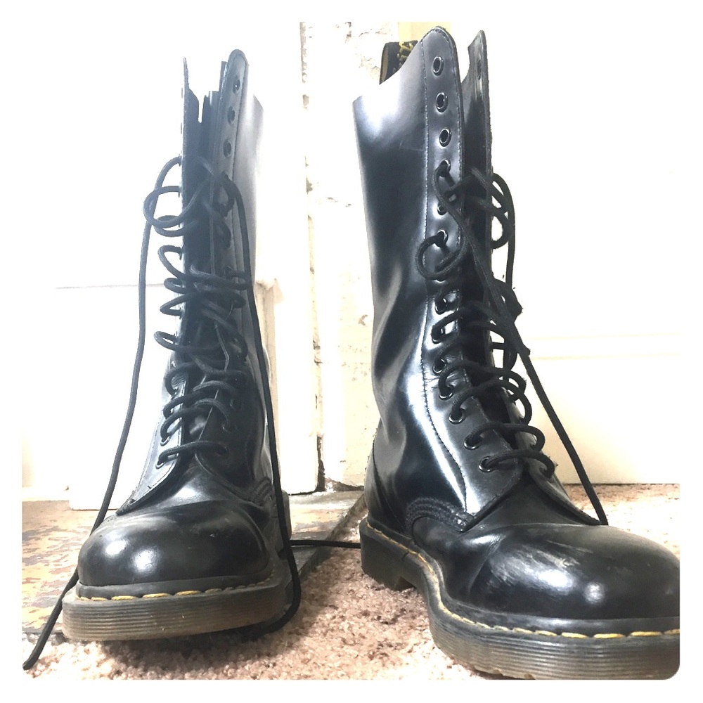 Black Dr. Martens 14 eyelet