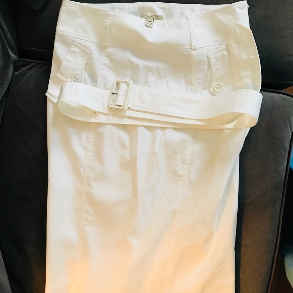 BURBERRY fitted skirt with belt