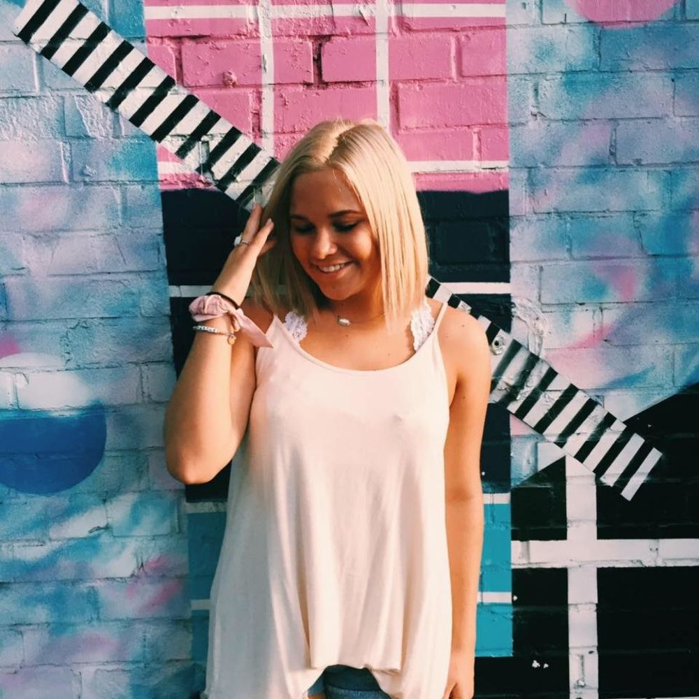 Meet your Posher, Macie