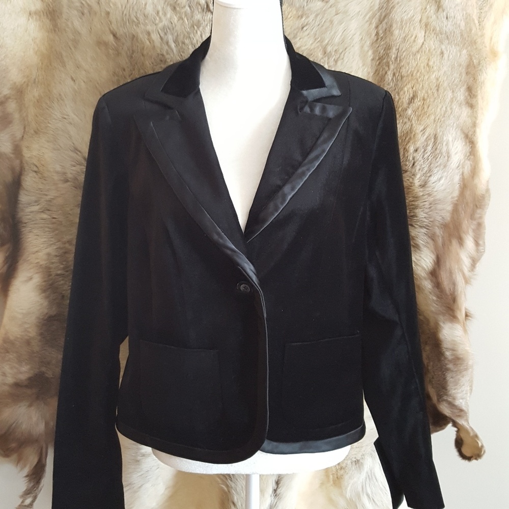 Black Velvet StretchTuxedo Jacket Size 12