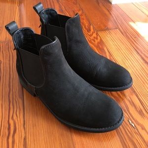Steve Madden black booties