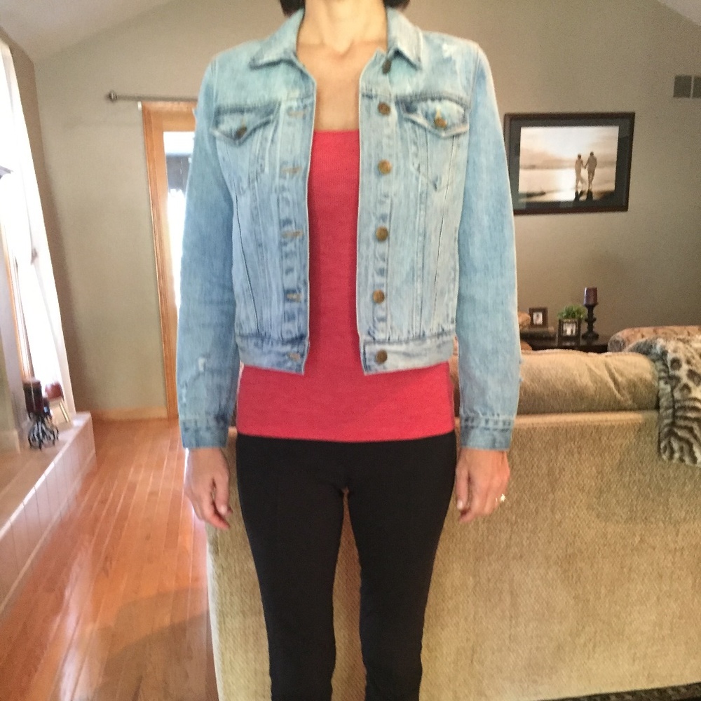Womans jean jacket. NWOT. XS