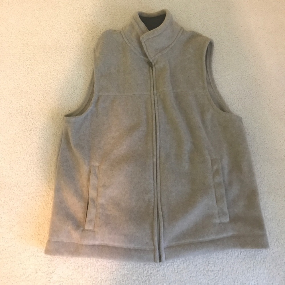 Tan fleece vest. Perfect for layering. worn twice.