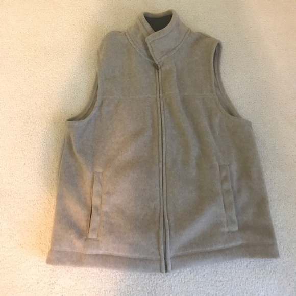 Tan fleece vest. Perfect for layering. worn twice. - Picture 1 of 3